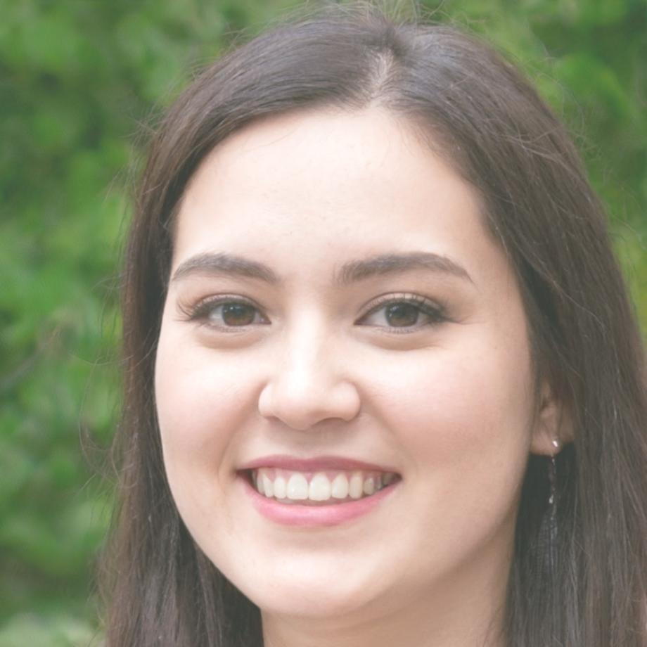 Instructor Freja Kohler discussing analysis methods